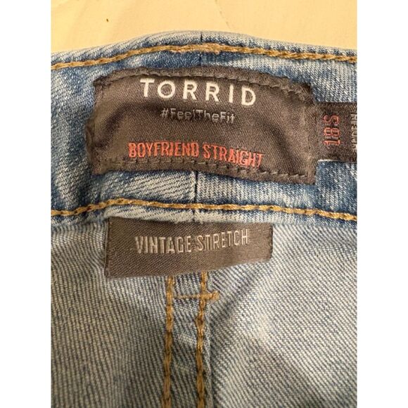 Torrid Boyfriend Straight Distressed Jeans 18 Short - EUC - Picture 10 of 11